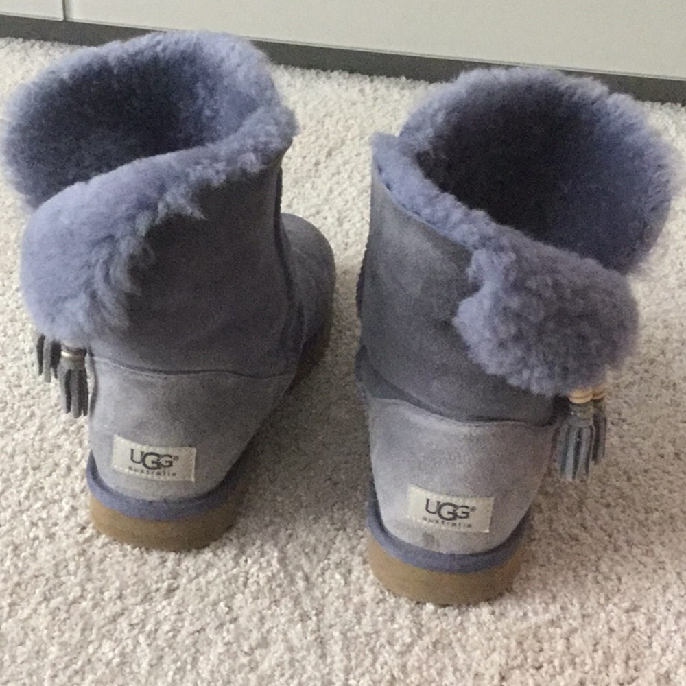 UGGS button boots - Picture 3 of 6